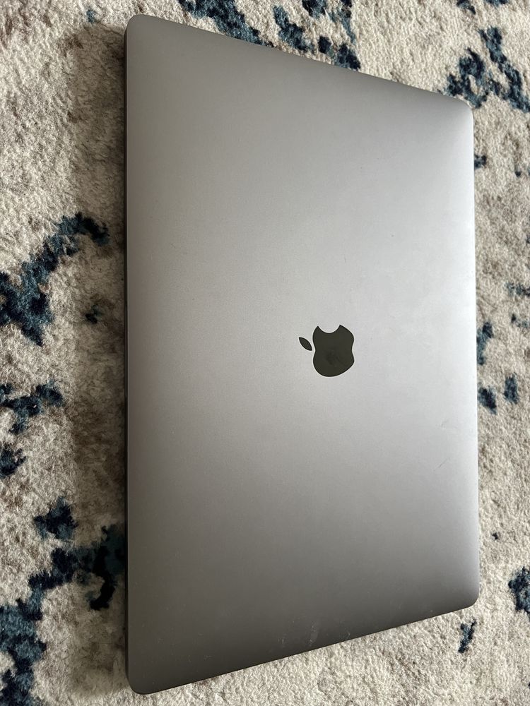 Macbook pro 15-inch, 2018