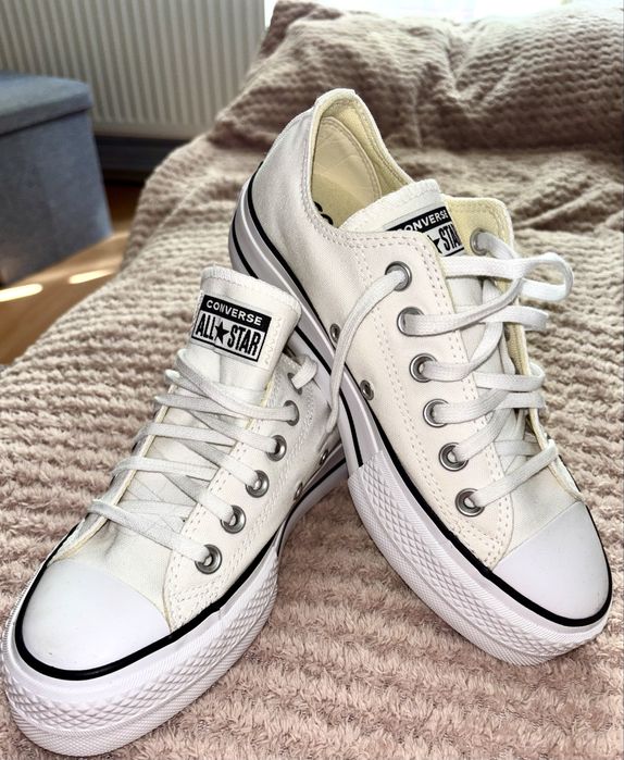 Converse albi noi fara cutie