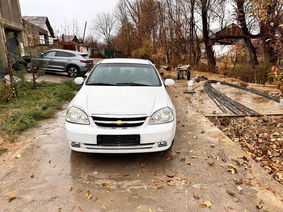 Автомобиль Лачетти 2011 года