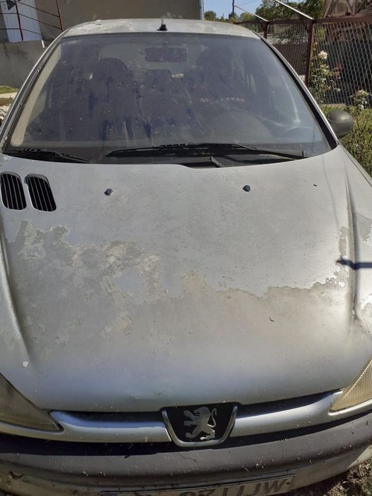 Se vine Peugeot 206, an fabricație 2002