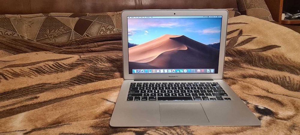 Laptop Apple Macbook Air 2015 cu procesor I7,8 Gb RAM si SSD de 500 Gb