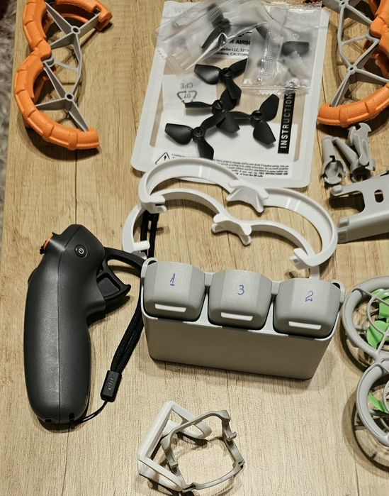 Drona DJI Neo si accesorii