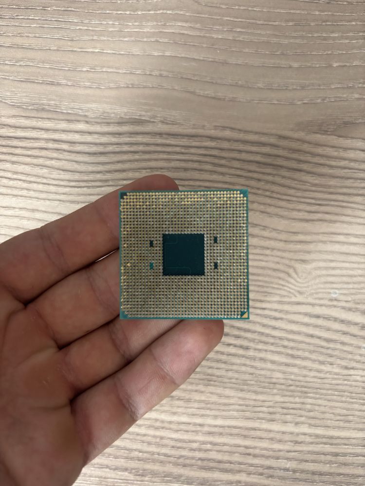 Процесор ryzen 3 3200g + охладител AMD Wraith cooler