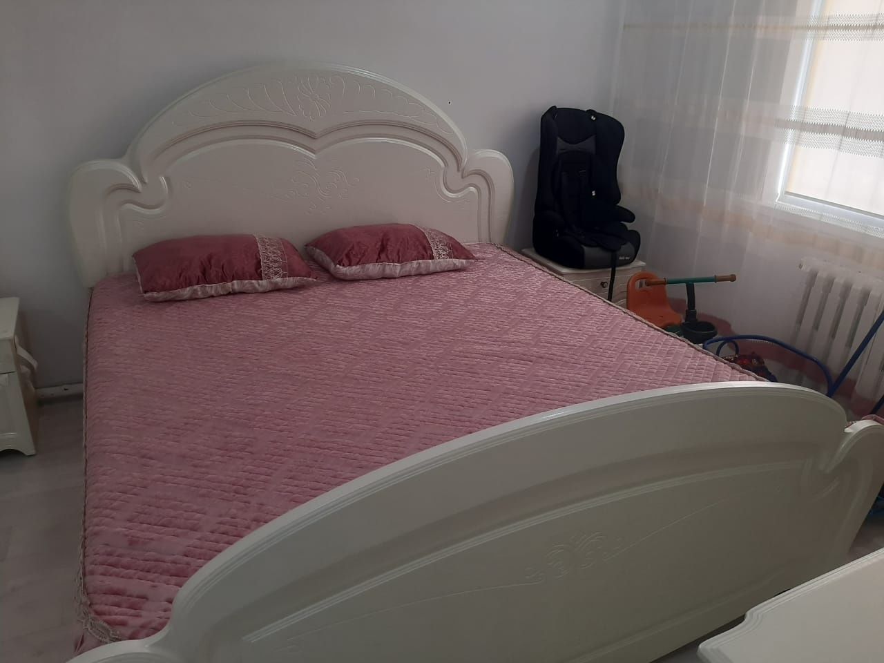Продам шкаф,2тумбочки,кровать почти новоеи