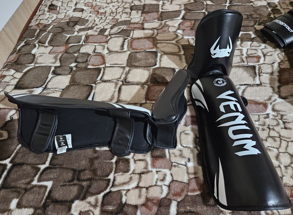 Vând echipament kickboxing/MMA