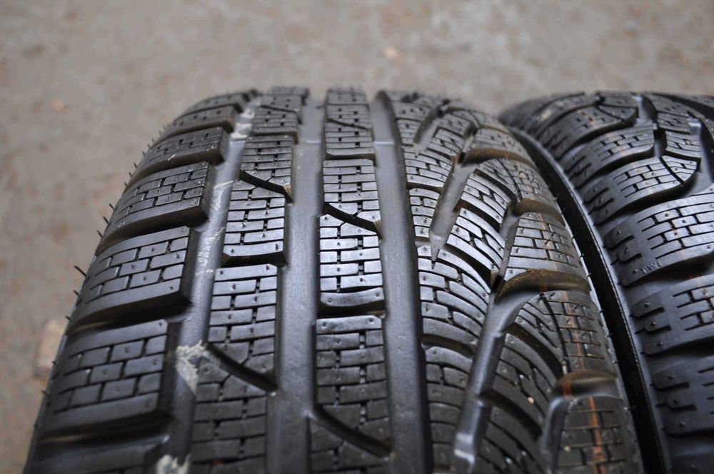 # SET 4 Anvelope Iarna 215/45 R17 PIRELLI Sottozero winter 240 serie2