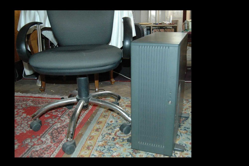 redus: Carcasa tower gigant pt. servere