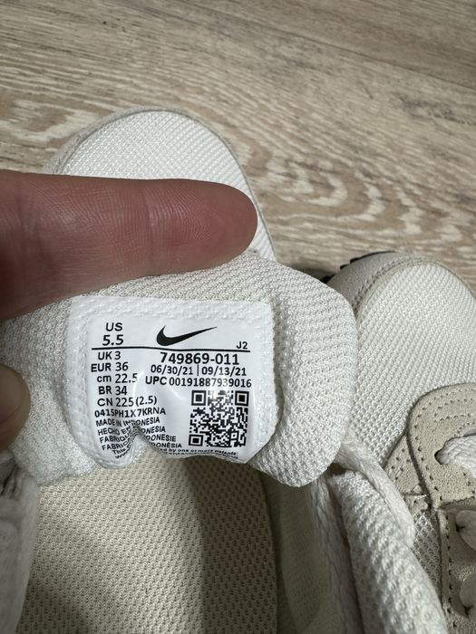 Nike Sportwear Venture Runner Femei New 36