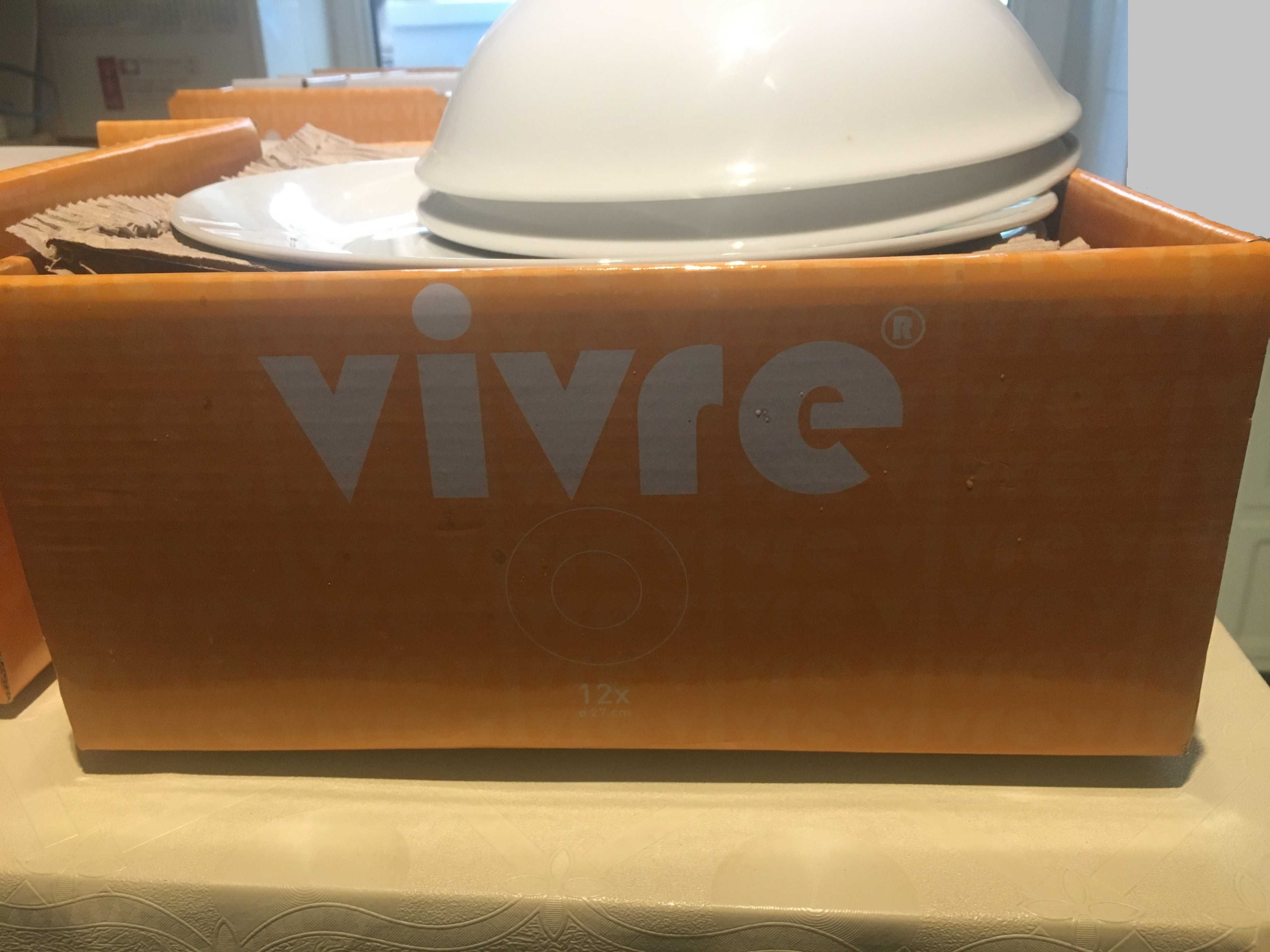 Serviciu de masa , 12 persoane .