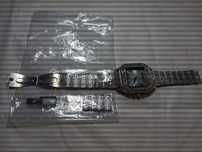 Ceas cu diamante false