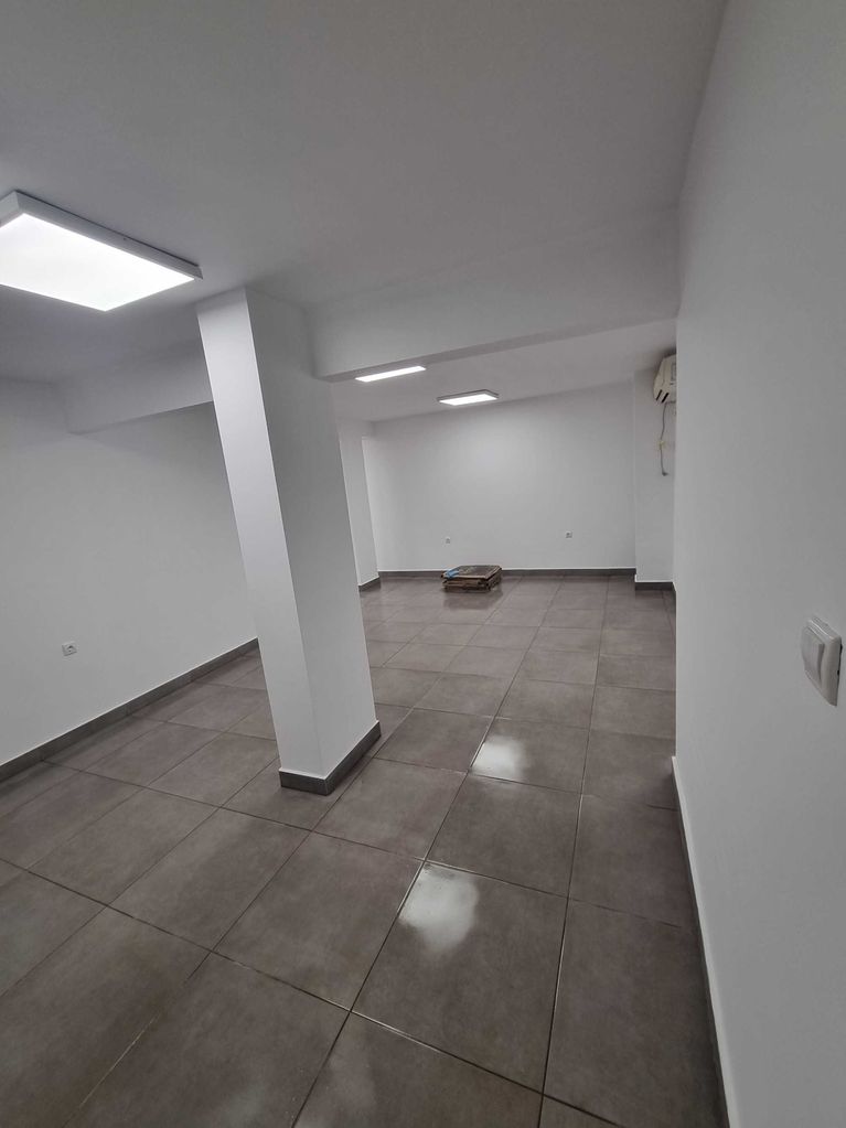 Дава се под наем Магазин в Бургас, Славейков - 122 кв.м за 663 € - Снимка #6