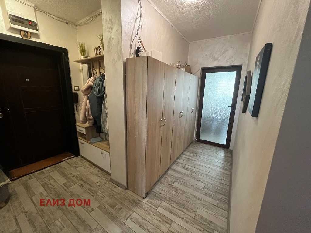 Тристаен апартамент в кв. Младост