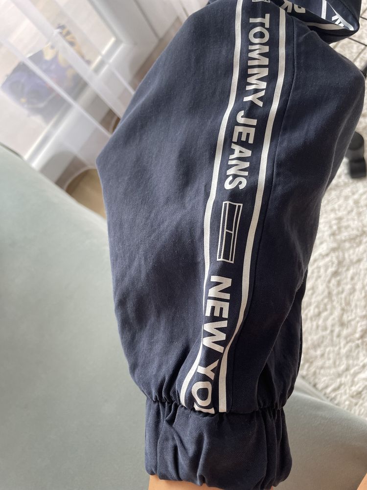 Спортен панталон Tommy Jeans НОВО М размер