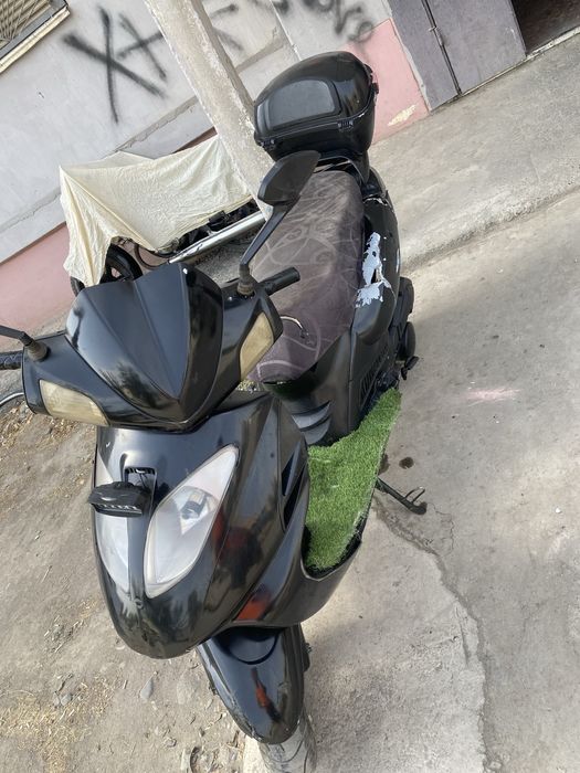 Скутер 150 куб сотилади