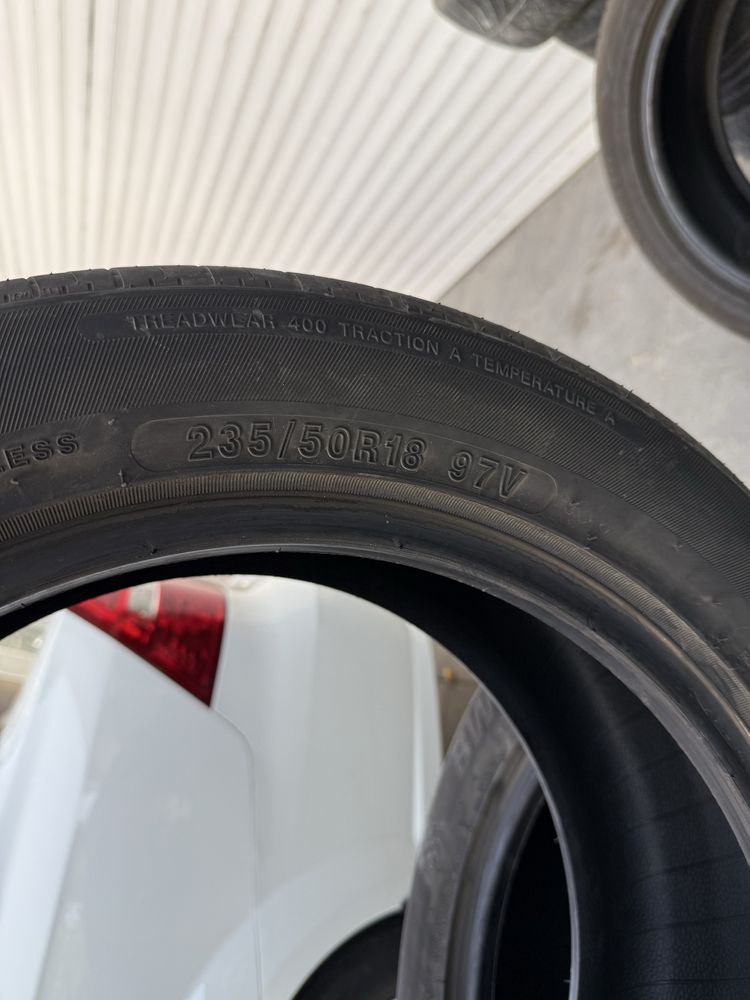 Galaxia 235/50/R18