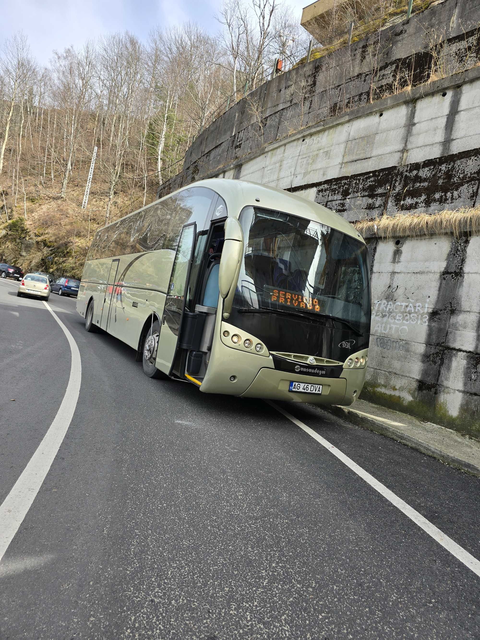 Închiriez Autocare 55 locuri