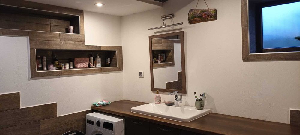 Продавам масивна къща