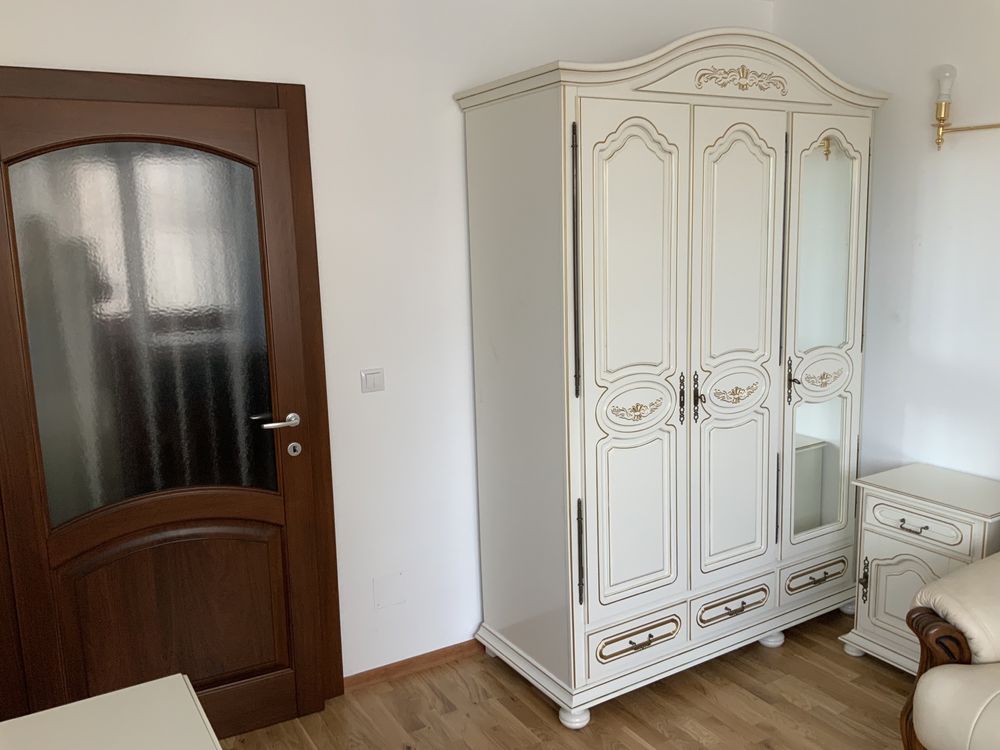 Apartament Oradea centru civic 4 camere etaj 1 boxa subsol