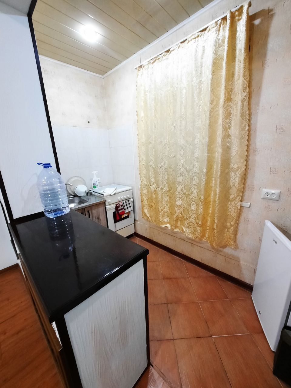 Продам 1/1/4 Массив Феруза (под офис)