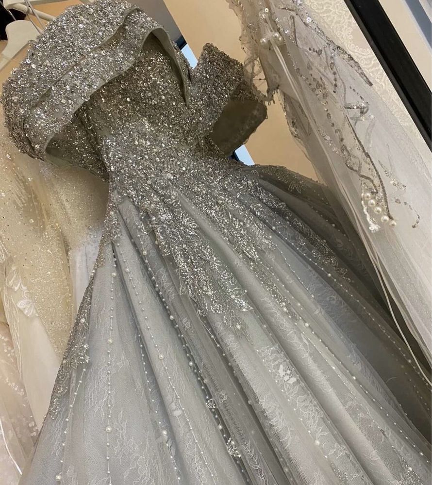 Продам платье пышное серебристое на узату или выпускной свадебное