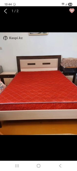 Срочно продаётся спальная кровать, камод и 2 тумбы