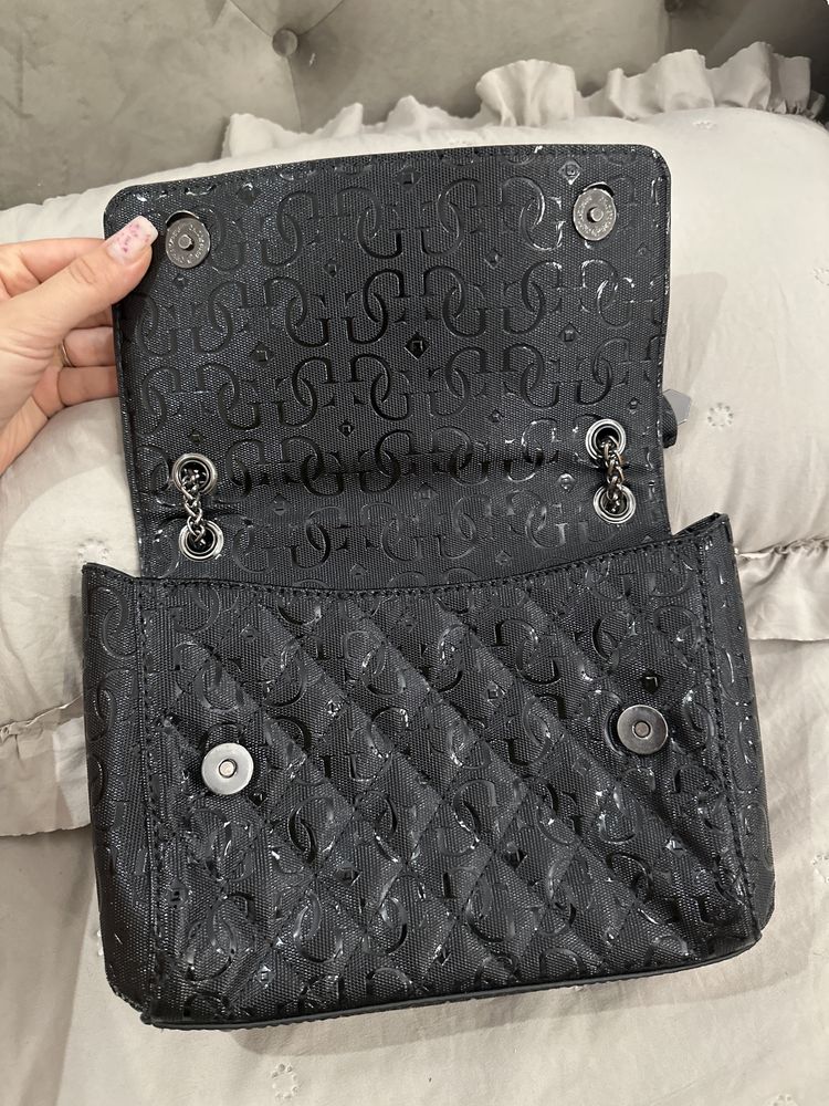 Дамска чанта Guess