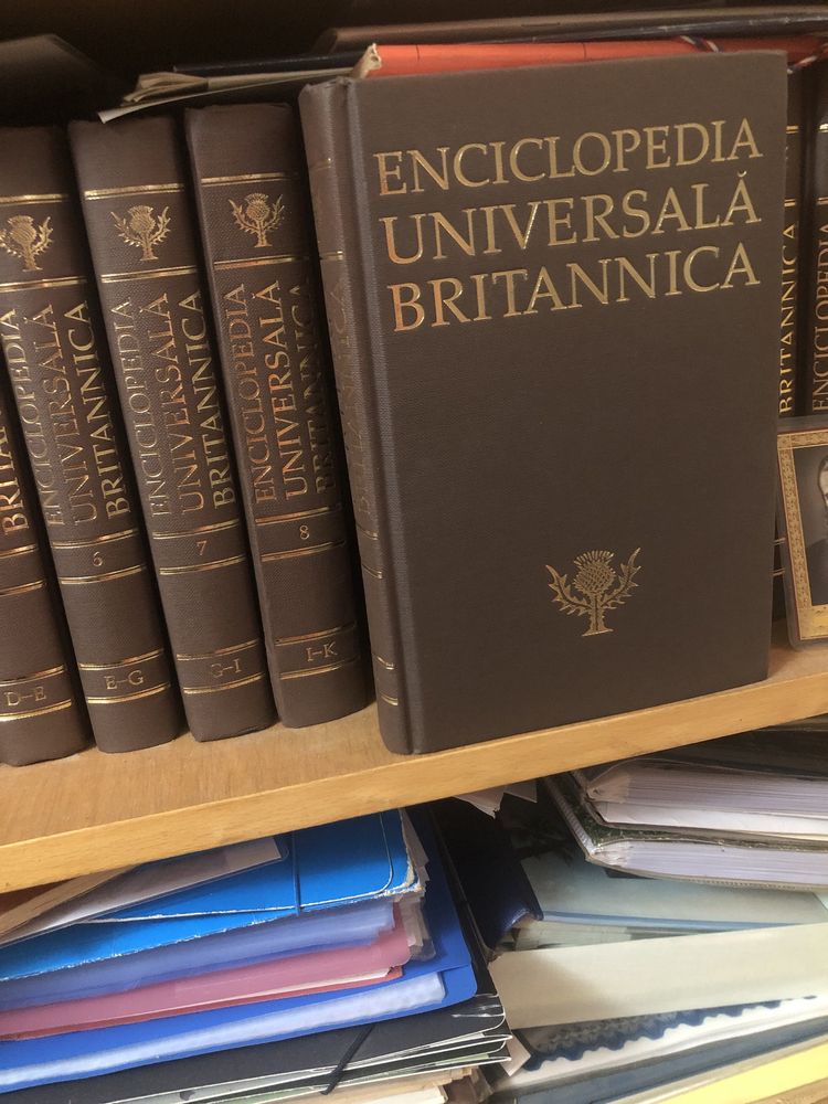 Vând toate 16 volume Enciclopedia Universala Britanică