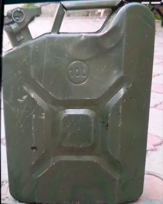 Канистр металлические б.у