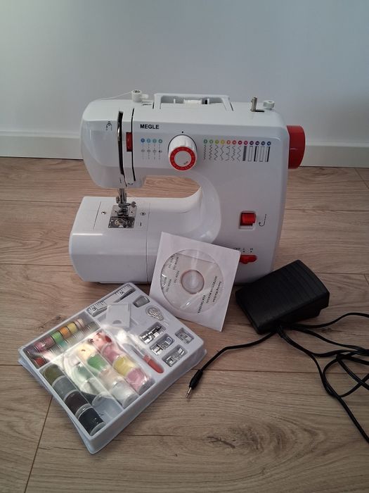 Mașină de cusut MEGLE