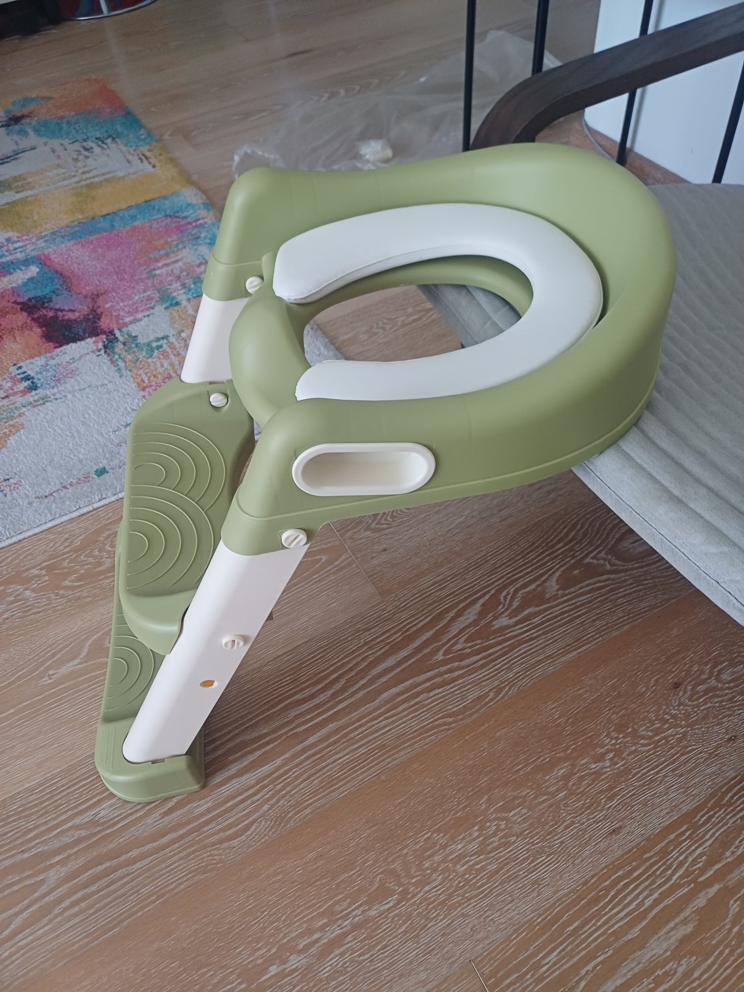 Reductor- adaptor cu scara WC copii