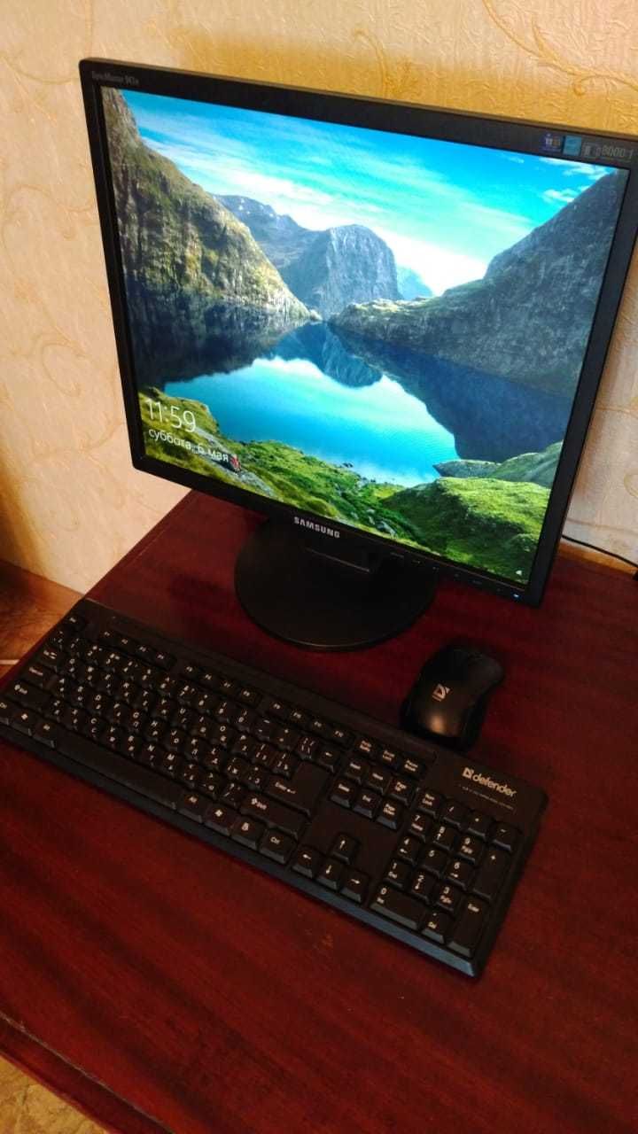Мини-компьютер Intel NUC, Core i5/8/1000GB/SSD. С монитором Samsung.