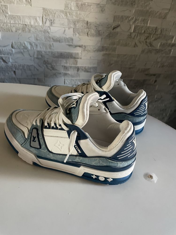 Vând LV Trainer albastrii