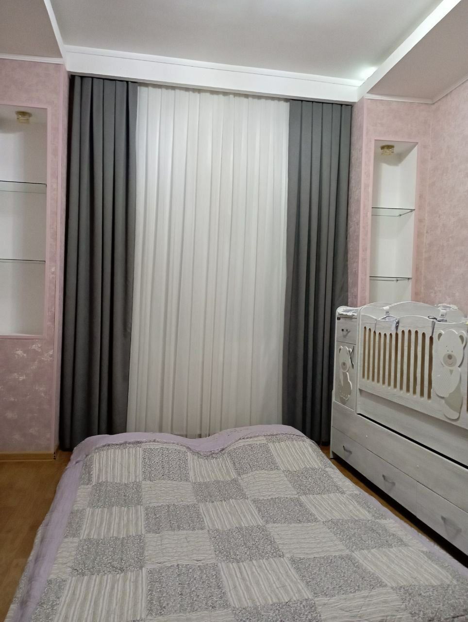 Продаётся 3-х комн. кв-ра, переделанная в 4-х комн., в Чирчике, 9 м/р