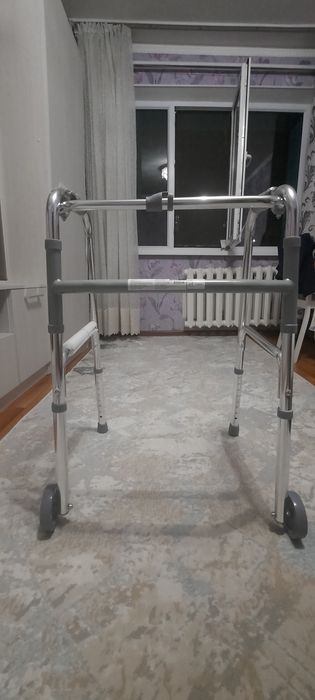 Реабилитационный ходунок