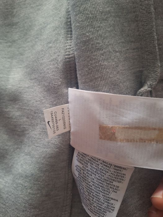 Оригинален анцуг Nike L - горнище и долнище, отлично състояние