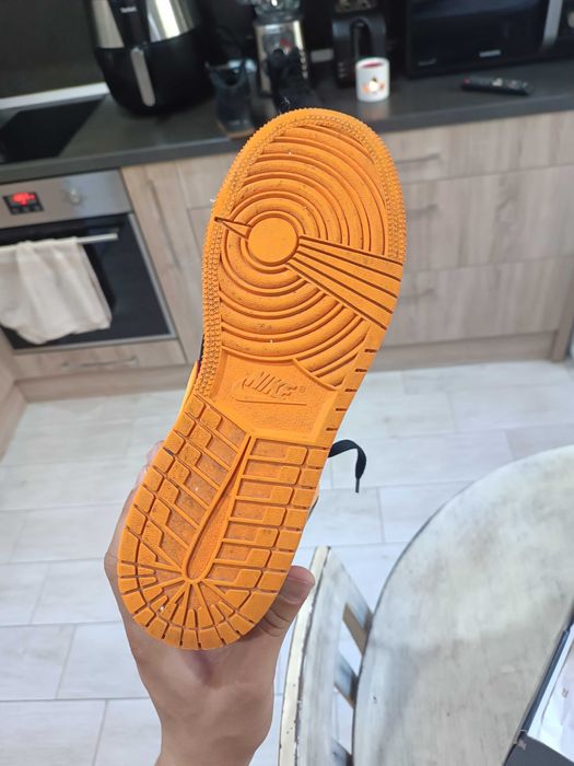 Air jordan 1 mid yellow and black