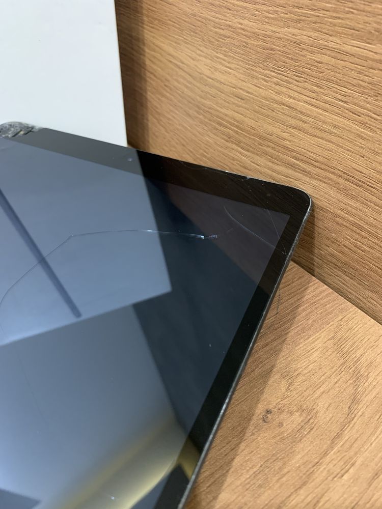 iPad Air 3 (2019)  256 GB Wi-Fi + Cellular