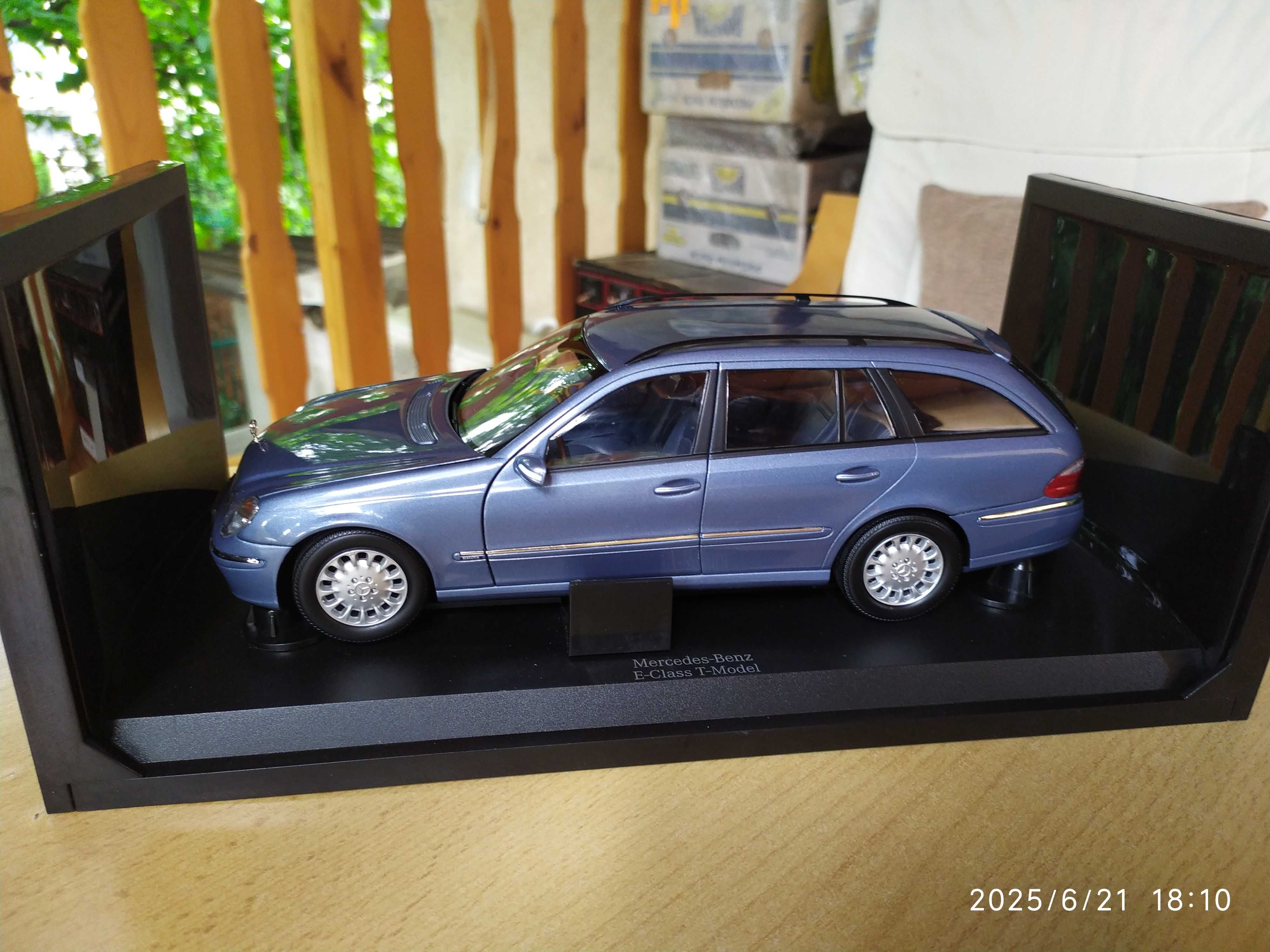Метален модел на Mercedes Benz E Class Klasse T Modell S211  - Kyosho