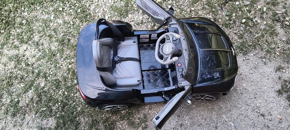 Mașină electrică,acumulator nou,model Bentley.