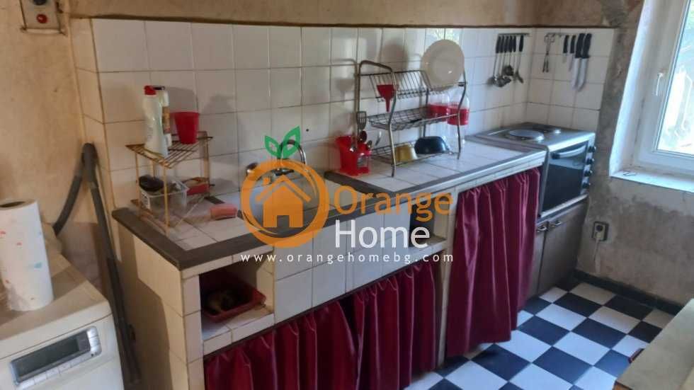 2 къщи 240 м2 с двор 860 м2, само на 10 км от Варна, с. Кичево