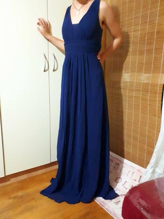 Дълги рокли с ефектен гръб