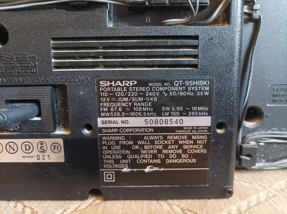 Vând radio casetofon sharp Qt 95