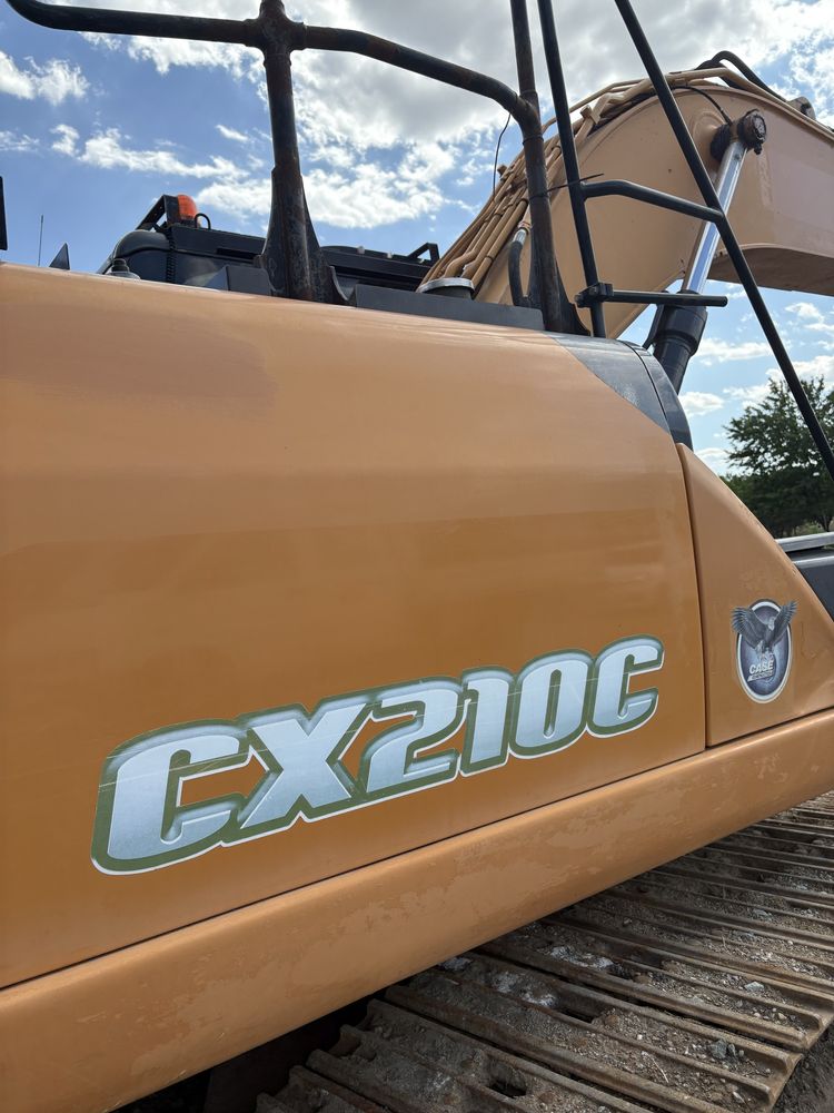 Excavator pe sinile Case 22 tone cu 4 cupe
