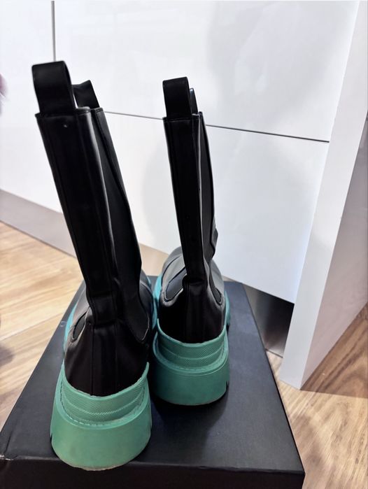 Cizme cu talpa verde marimea 38