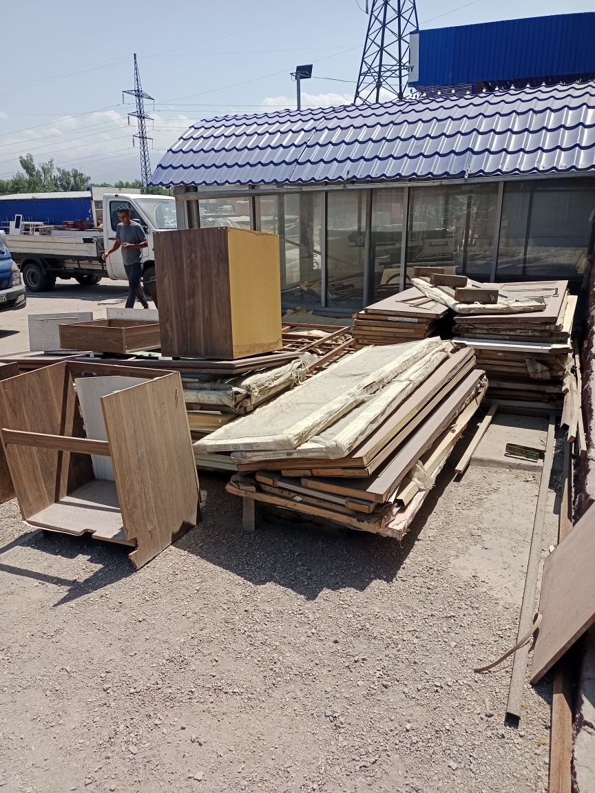 Бесплатно Двери бракованные и наличник на дрова