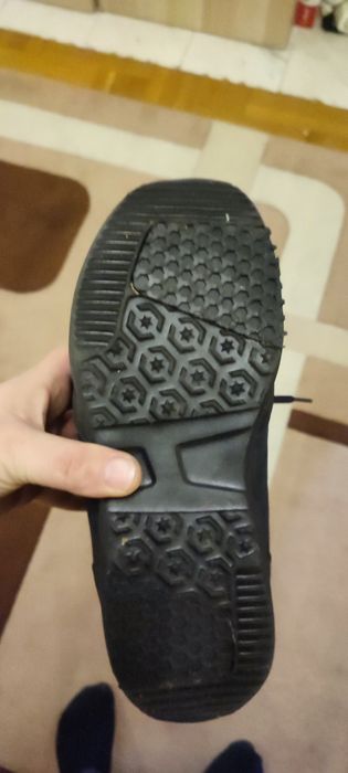 Сноуборд обувки и автомати и дъска може бартер за ски обувки