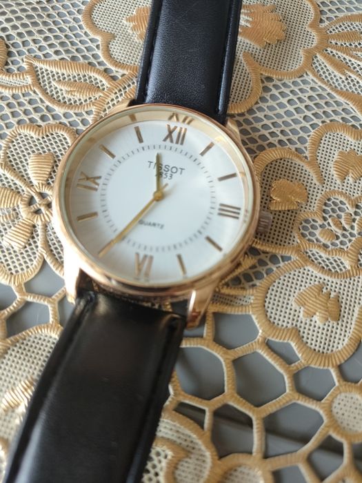 Продам часы диаметр 44мм.