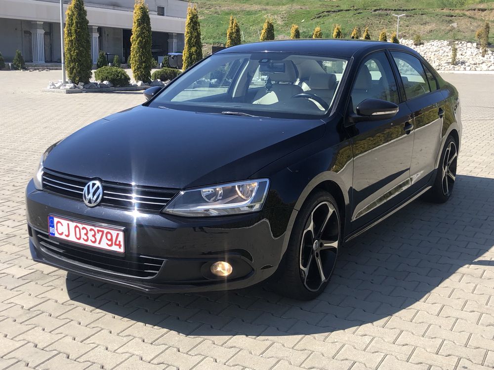 Vw Jetta an 2012 1.6 tdi 105cp navigatie piele climatronic jante 18