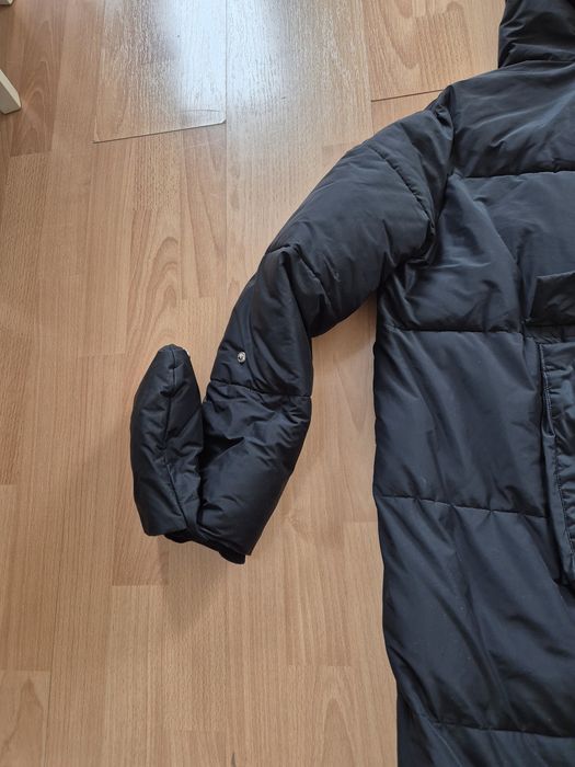 Куртка осень-зима с вставными варежками и задним карманом