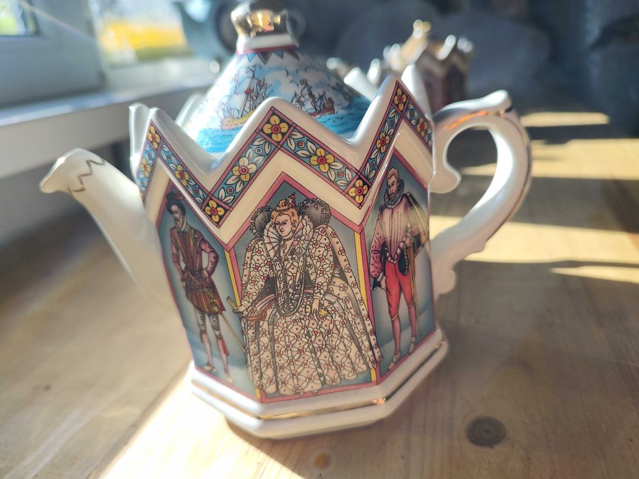 Колекционерски чайник Sadler Кралица Елизабет I